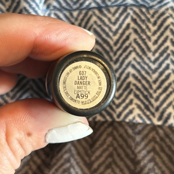MAC Lipstick - Lady Danger - Picture 2 of 3